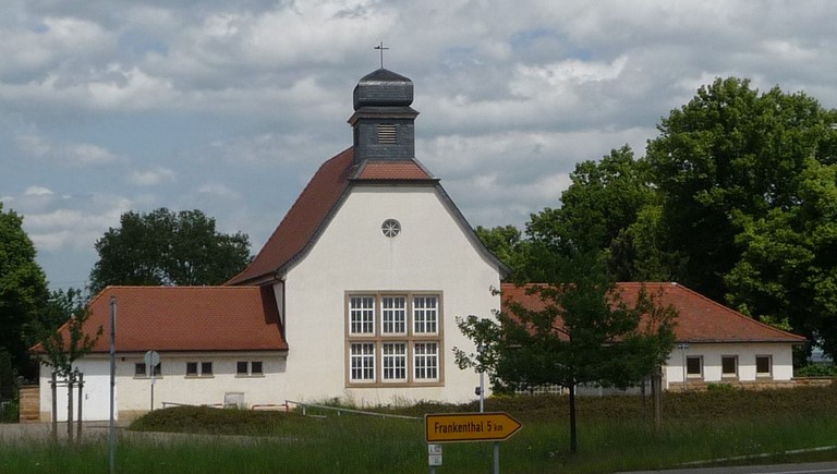 Kapelle mit Trauerhalle und Wirtschaftsgebäude