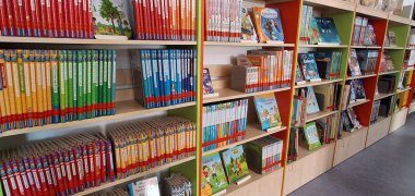 Bücherregal